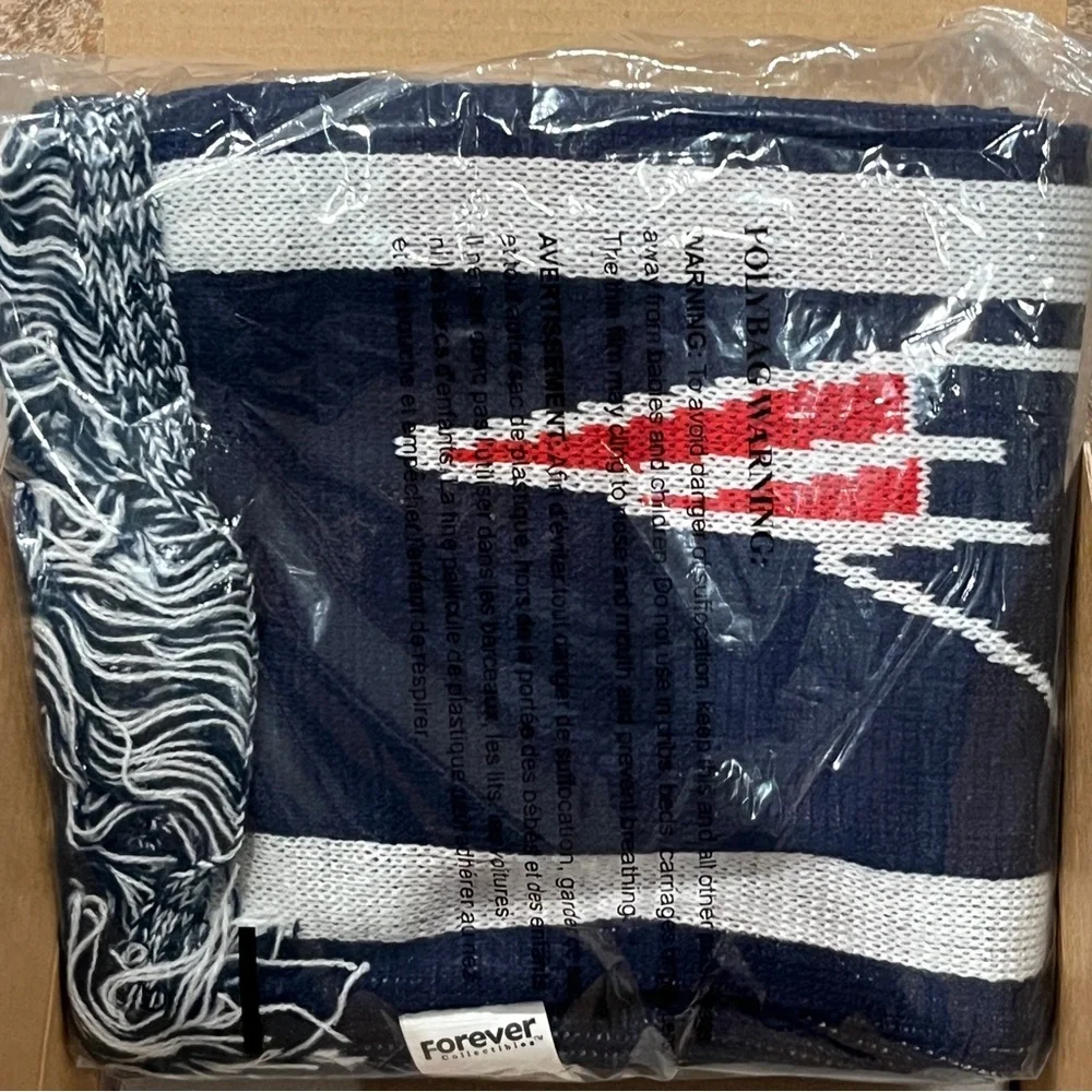 New England Patriots Scarf and Keychain Set